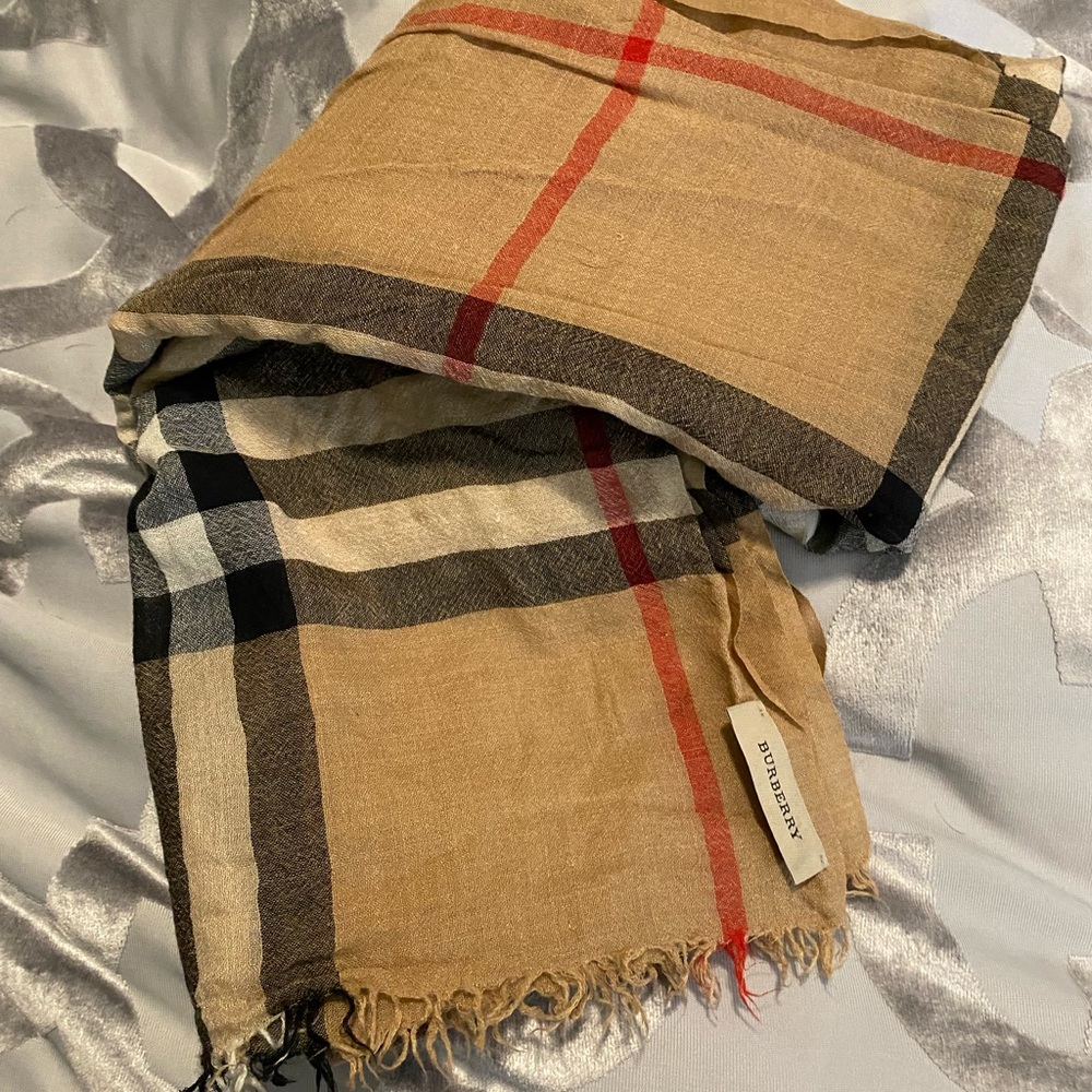Burberry scarf (lightweight wool)